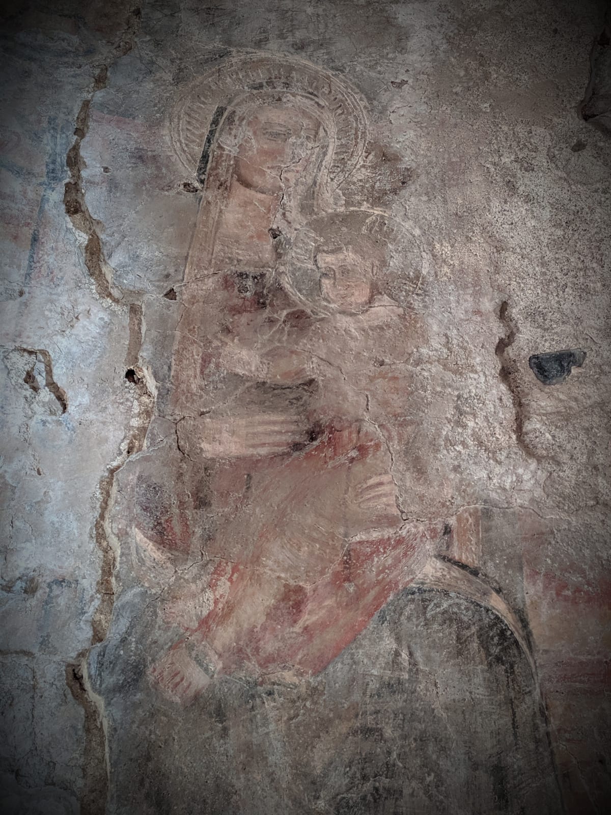 Basiliche paleocristiane di Cimitile - Madonna col Bambino (foto Maurizio Cuomo - Itinerario di Viaggio)