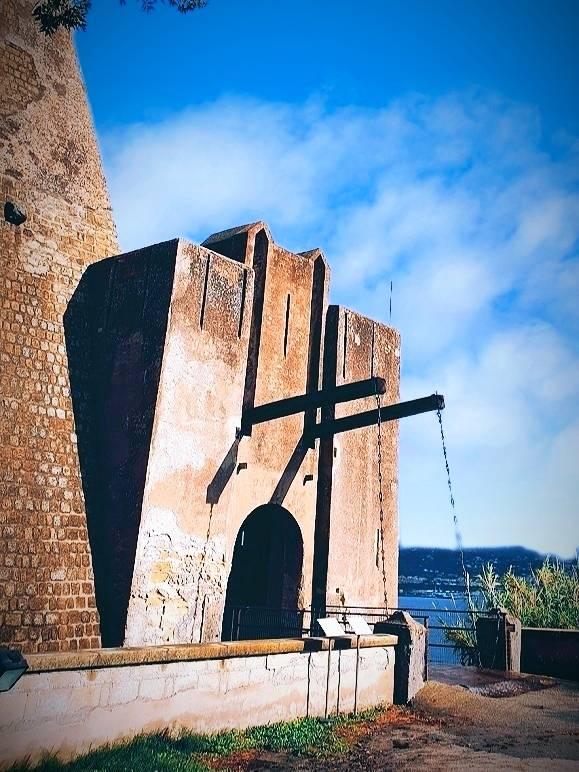 Castello di Baia - ingresso (foto Maurizio Cuomo - Itinerario di Viaggio)