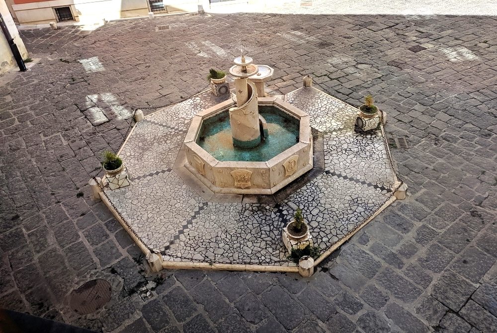 Fontana ottagonale - Potenza (foto Maurizio Cuomo - Itinerario di Viaggio)