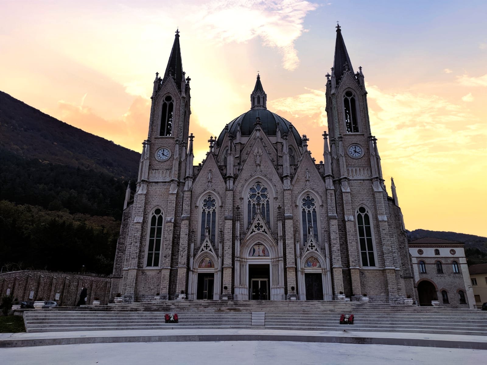Castelpetroso - La Basilica Minore dell'Addolorata (foto Maurizio Cuomo - Itinerario di Viaggio)