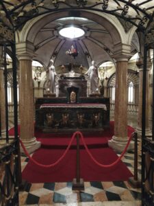 Altare della Cripta della chiesa di Sant'Andrea di Mantova (foto Maurizio Cuomo)