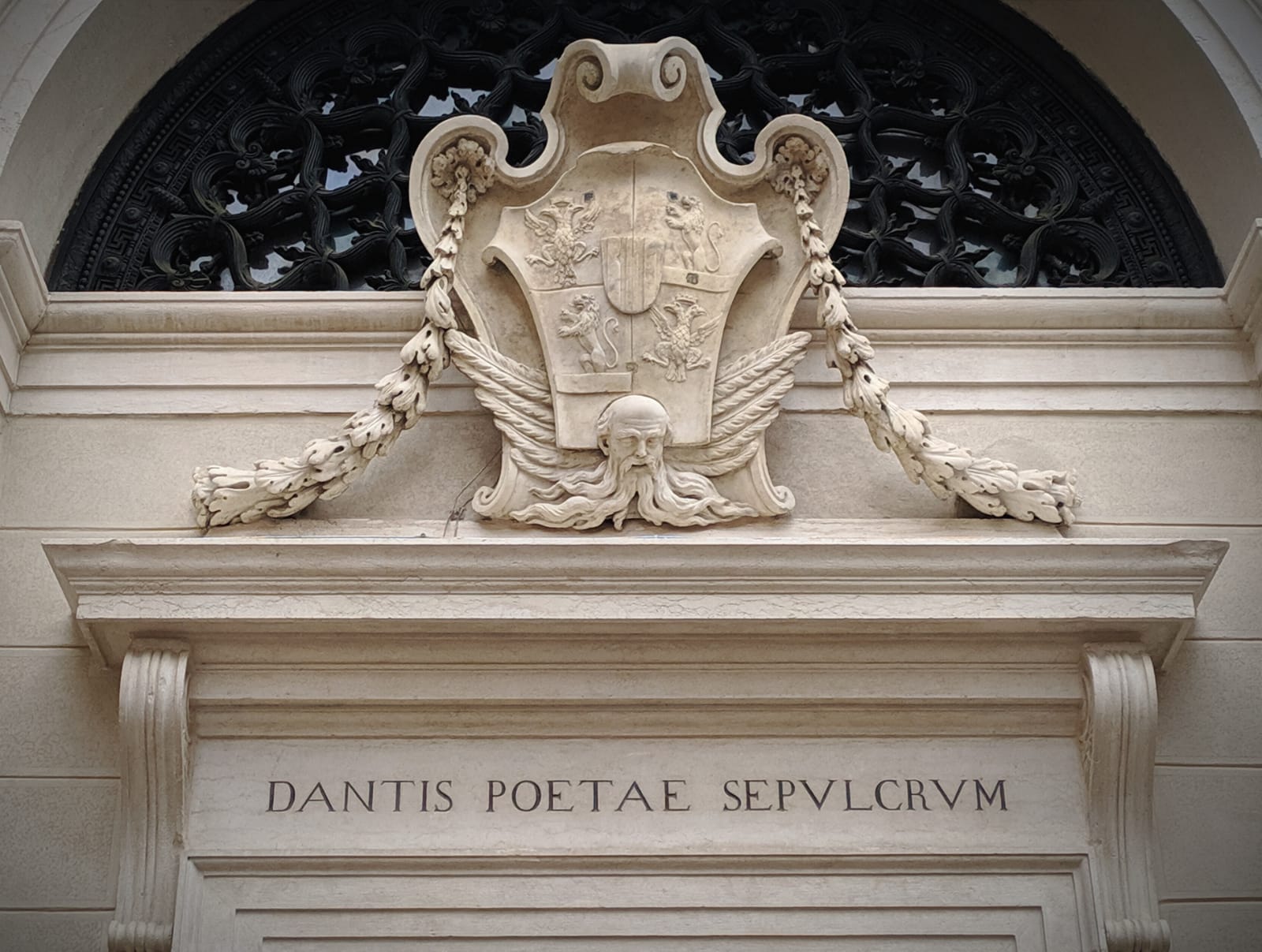 Dantis Poetae Sepulcrum (foto Maurizio Cuomo)