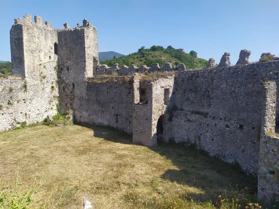 Il Castello Sanseverino (foto Maurizio Cuomo)