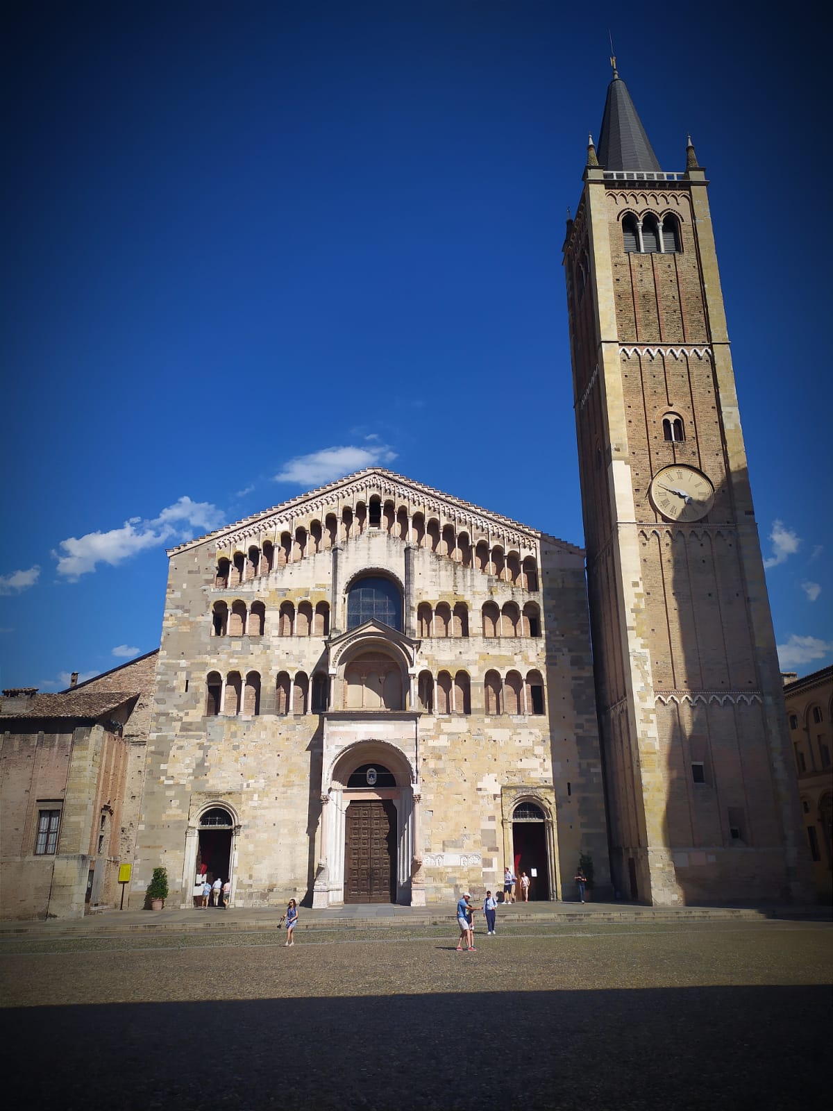 La facciata della cattedrale di Parma (foto Maurizio Cuomo)