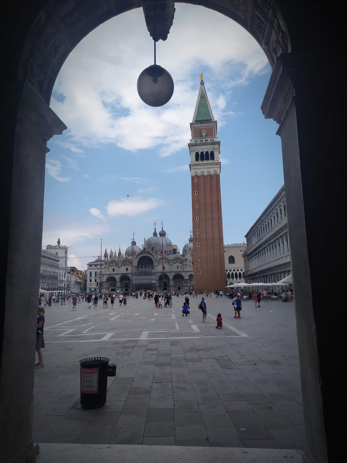Piazza San Marco dal portico - Venezia (foto Maurizio Cuomo)