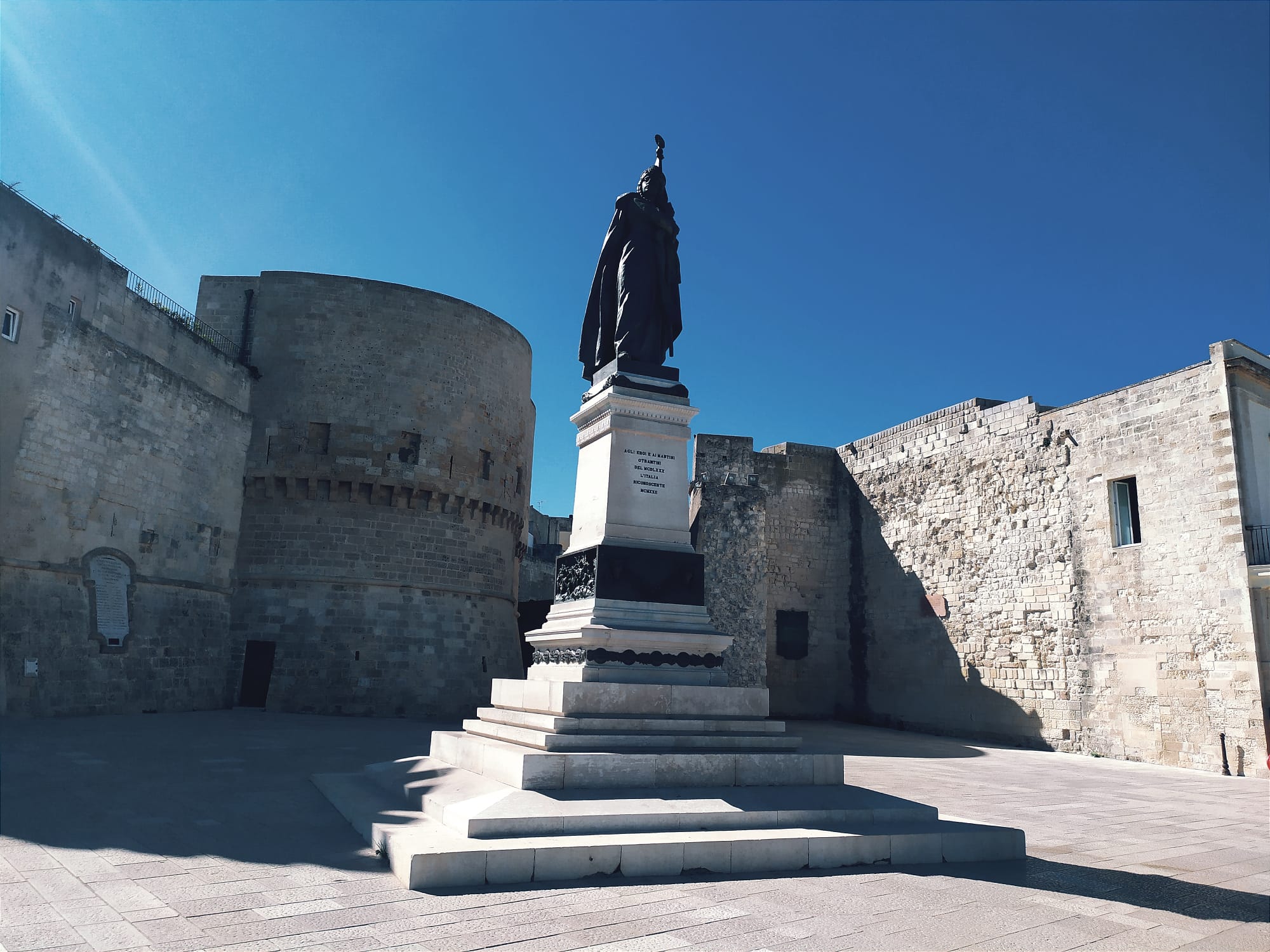 Otranto - il monumento al Lungomare degli Eroi (foto M. Cuomo)