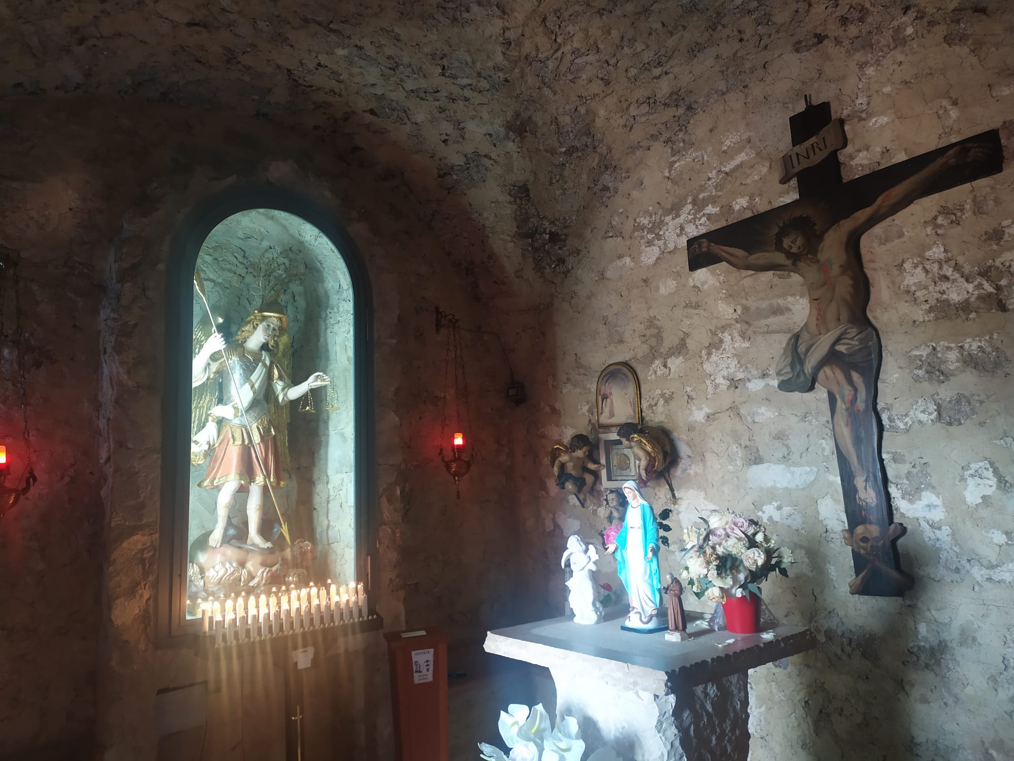 Santuario di San Michele - La Cappella dell'apparizione (foto M. Cuomo)