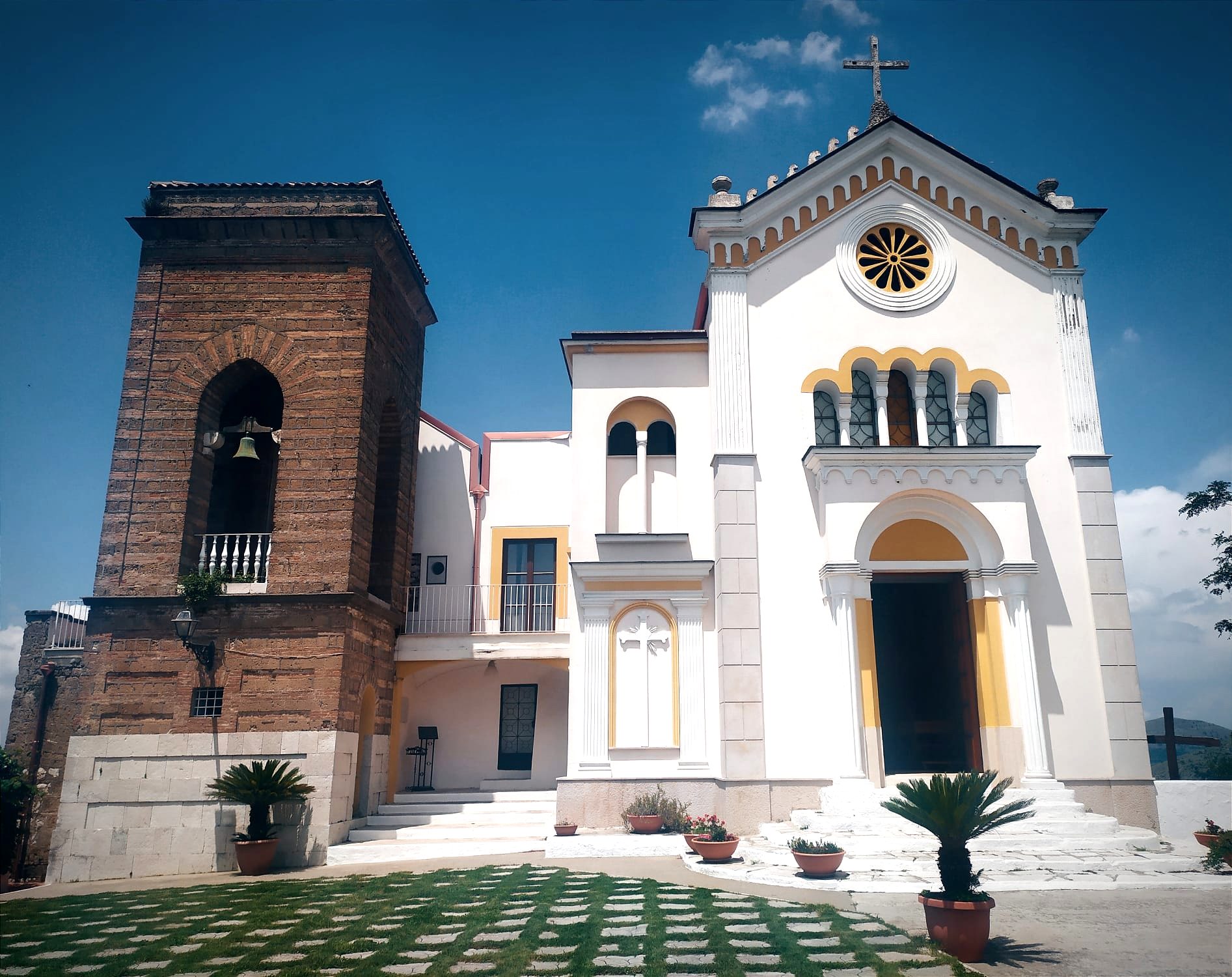 Santuario di San Michele e Santa Maria del Monte (foto M. Cuomo)