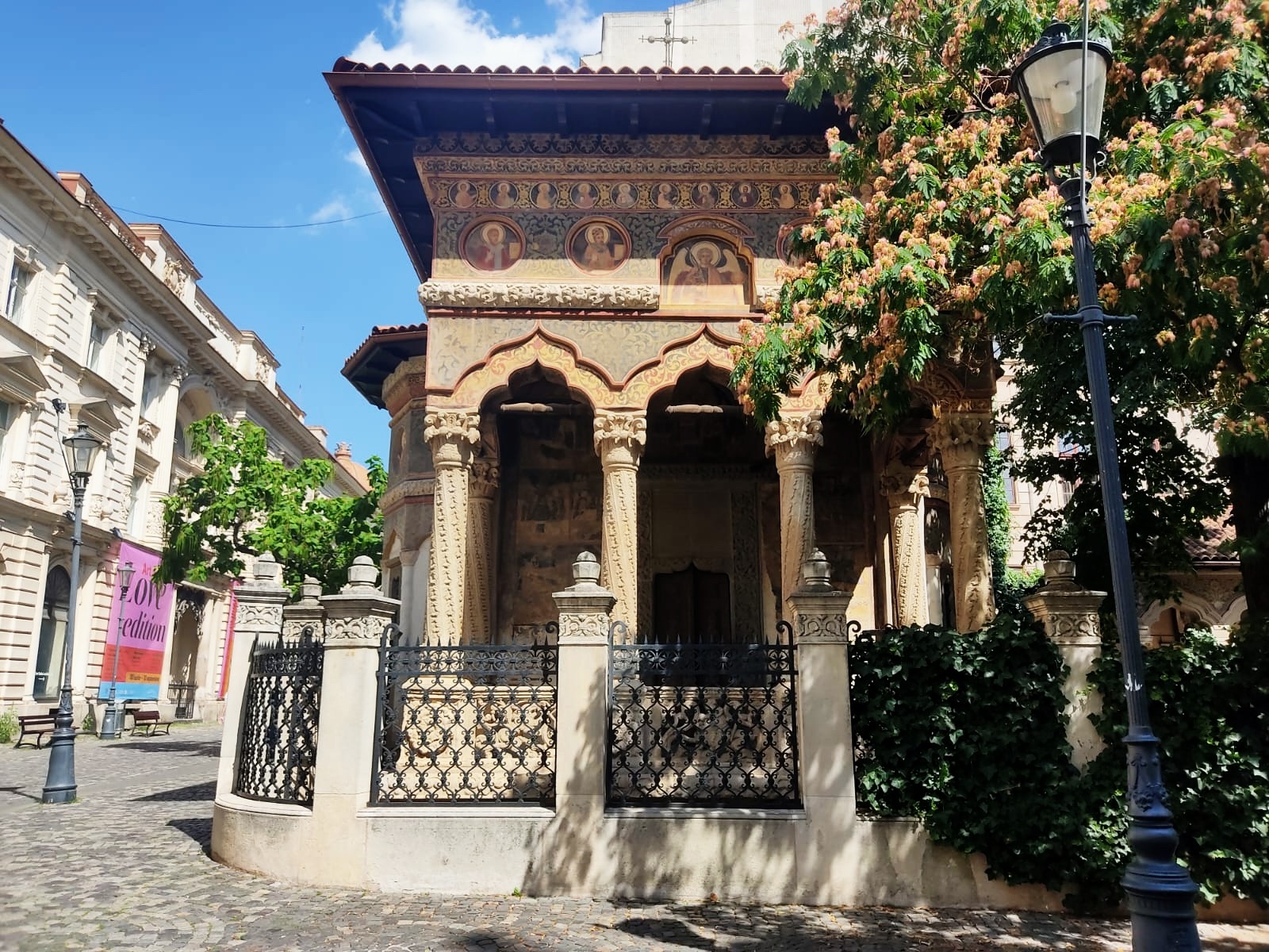 Monastero di Stavropoleos (foto Domenico Cuomo - NonSoloRisparmio.it)