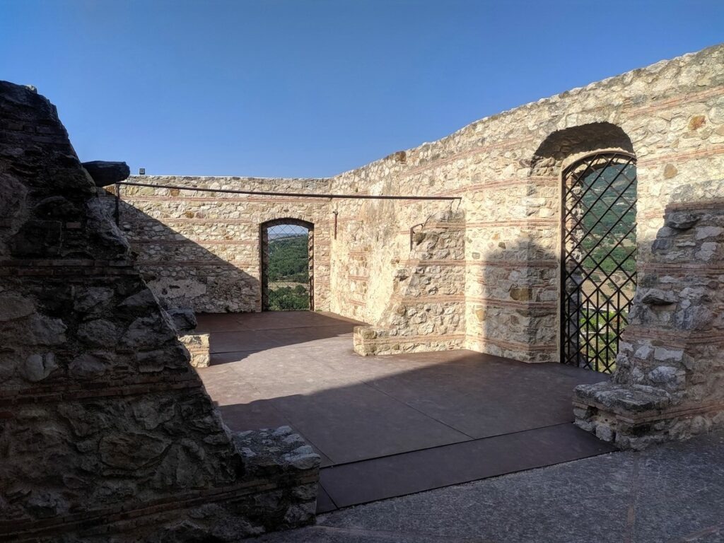 Quaglietta - Tra le mura del castello (foto M. Cuomo - NonSoloRisparmio)