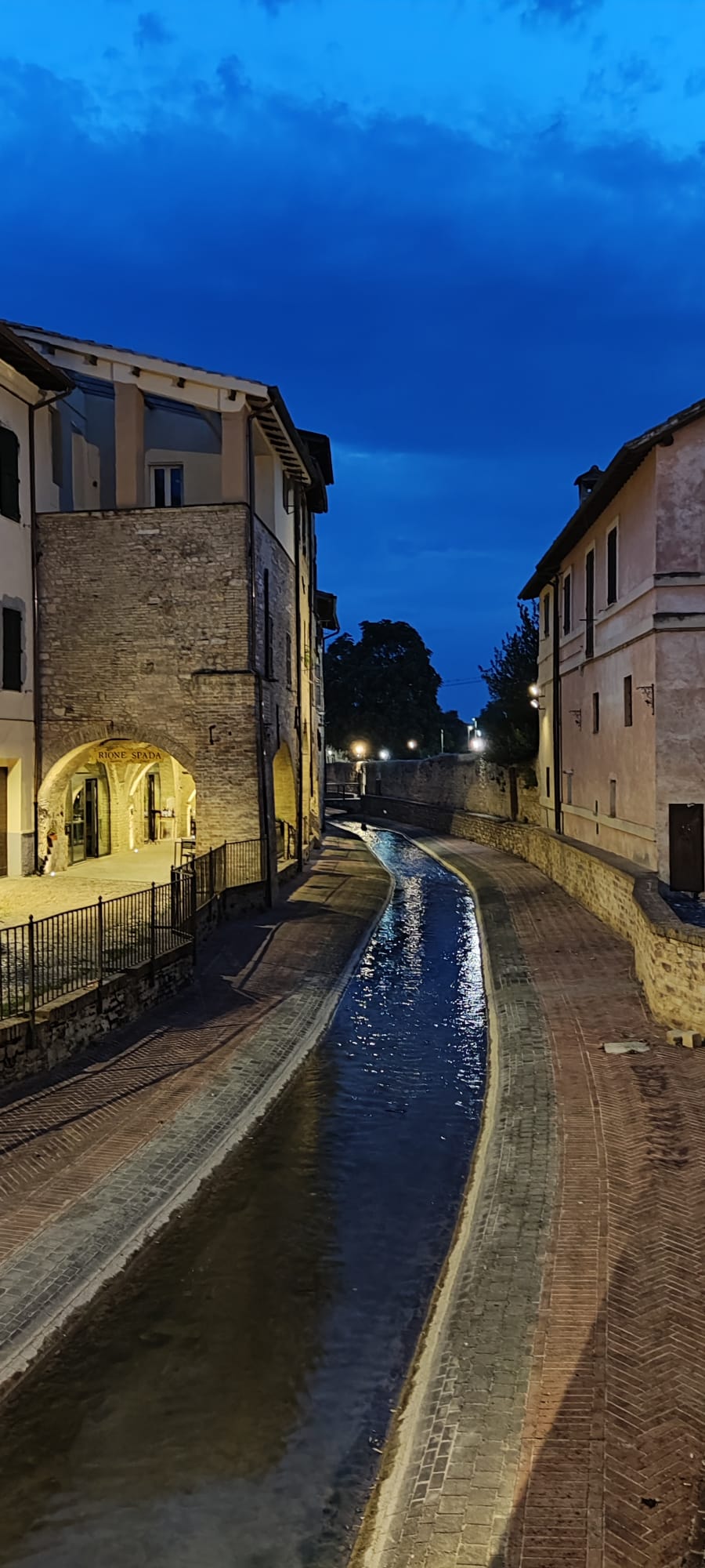 Il Topino al borgo medievale di Foligno (foto G. Zingone)