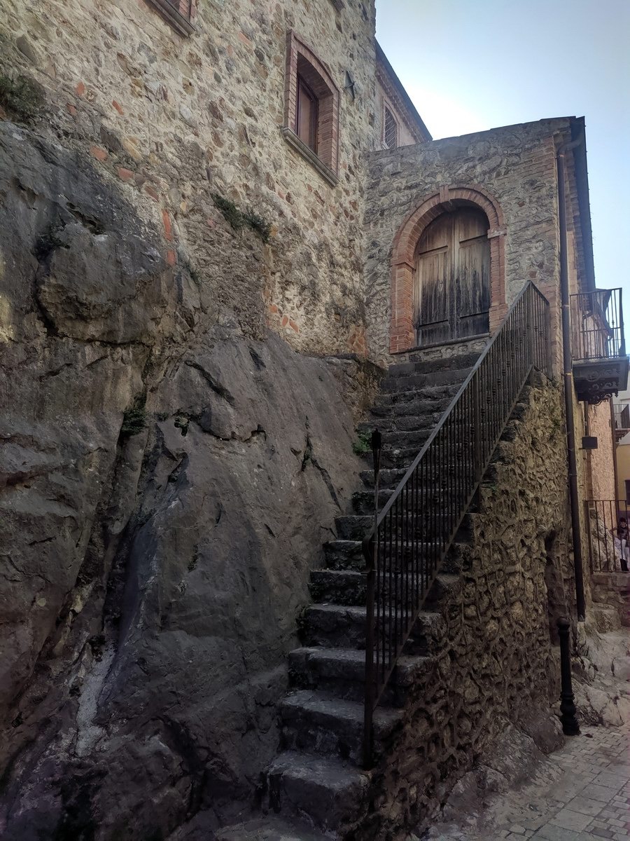 Quaglietta - Antica scala in piperno (foto M. Cuomo)